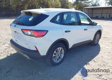 2022 Ford Escape S z USA, uszkodzony, nr VIN 1FMCU9F60NUB65317